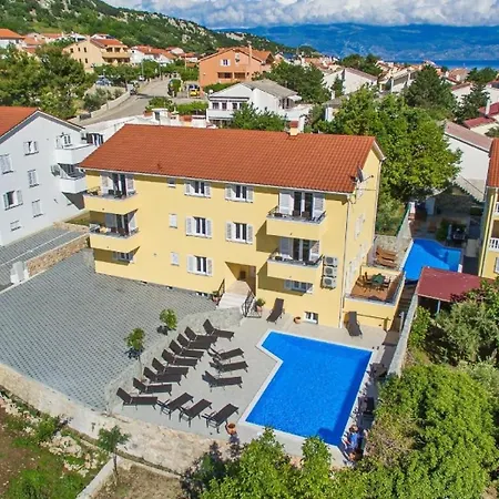 In Mit Gemeinsamem Pool Und Grill * Baška